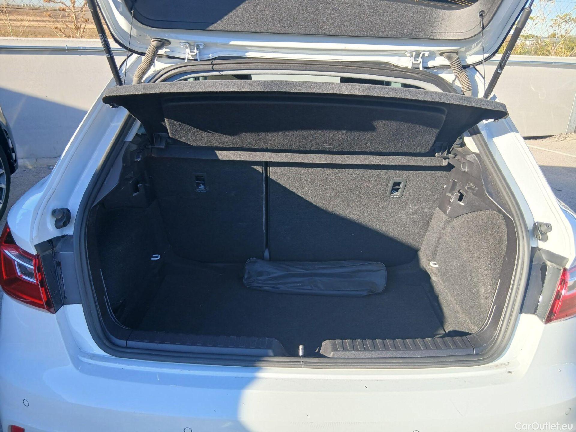 Audi  A1 Sportback AUDI A1 / 2018 / 5P / berlina con portón Sportback Advanced 30 TFSI 81kW (110CV) #9