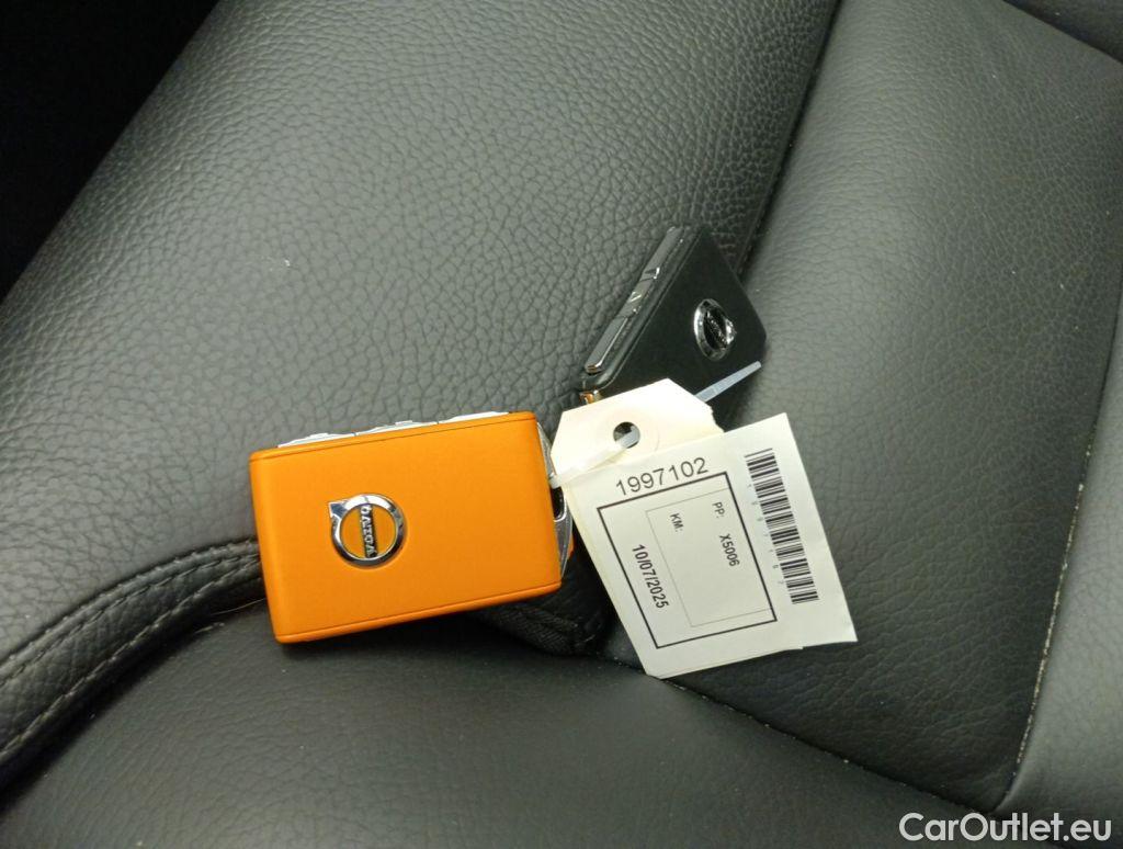 Volvo  XC60 VOLVO  - 2021 2.0 T6 PHEV AWD Plus Dark 5d #4