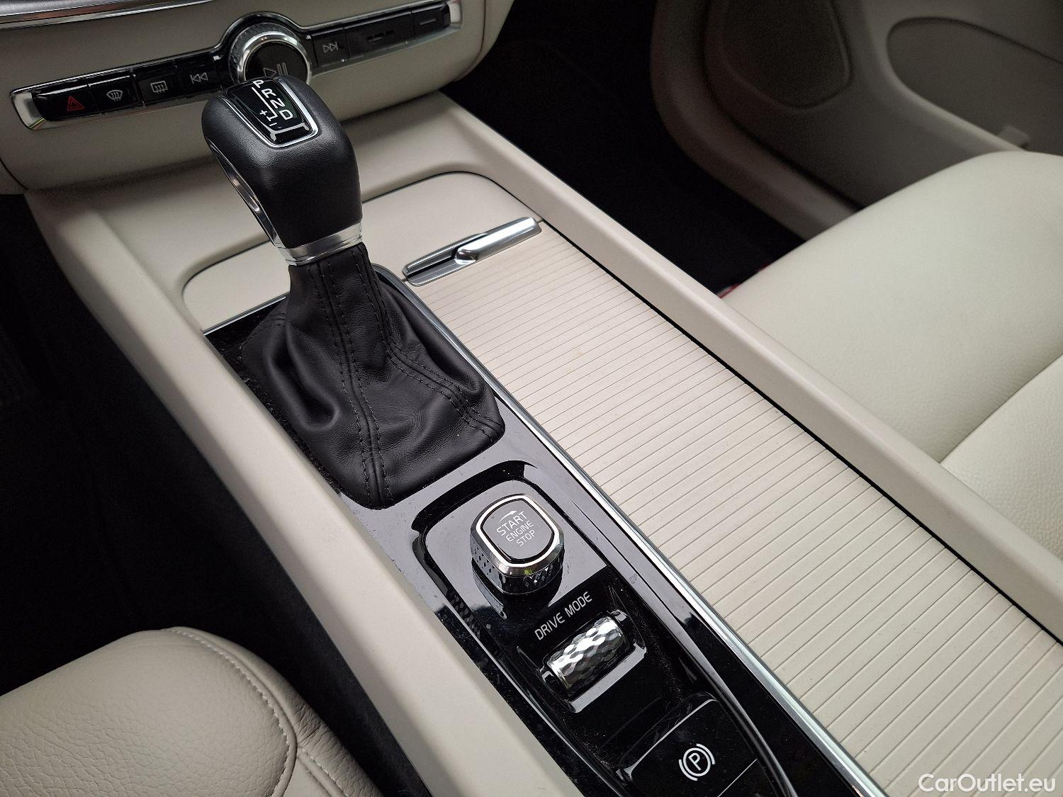 Volvo  XC60 Volvo,  '17, Volvo  D4 120kW Geartronic Momentum Pro 5d #14