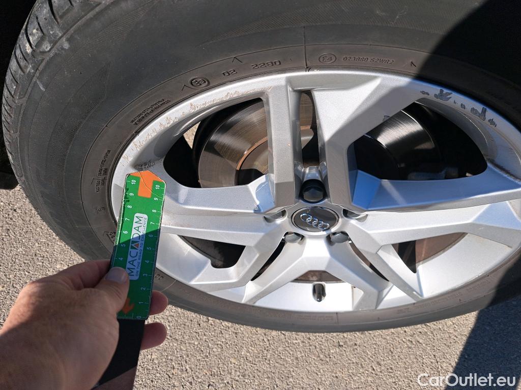  Audi  Q5 AUDI  / 2016 / 5P / todoterreno Design 35 TDI 120kW S tronic (AC) #13