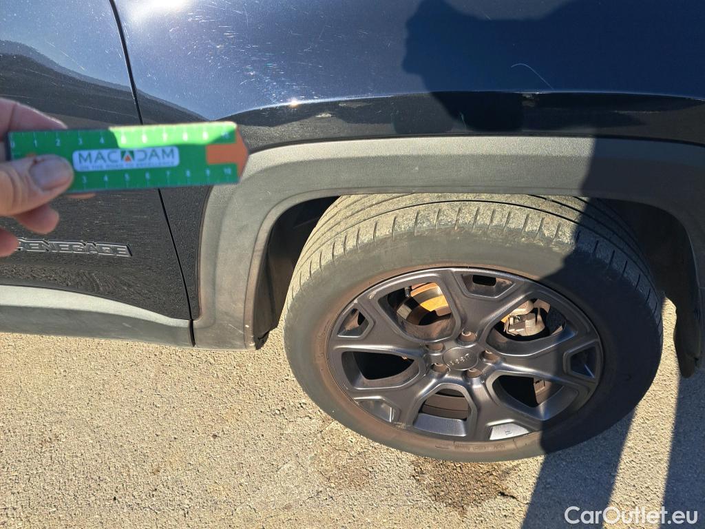 Jeep  Patriot JEEP Renegade / 2014 / 5P / todoterreno 80 Aniversario 1.0G 88kW (120CV) 4x2(SP) #15