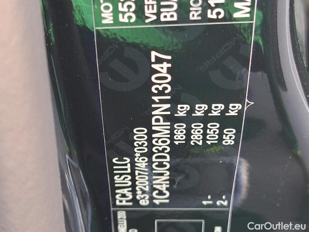 Jeep  Patriot JEEP Renegade / 2014 / 5P / todoterreno 80 Aniversario 1.0G 88kW (120CV) 4x2(SP) #18