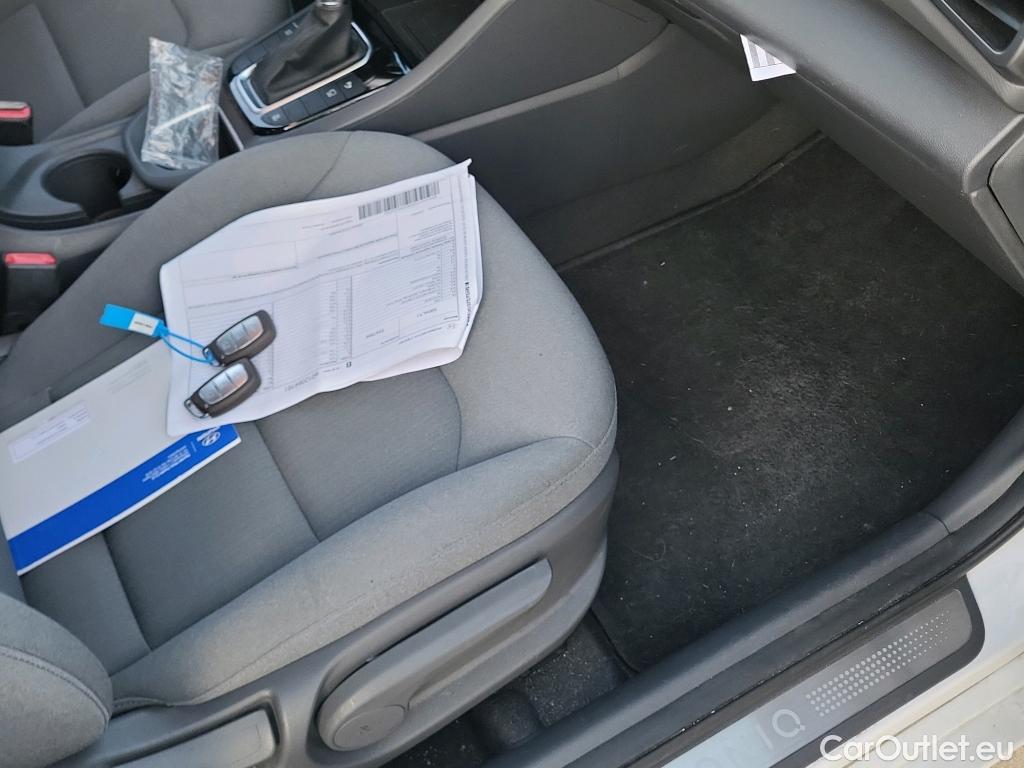  Hyundai   Ioniq HYUNDAI / 2019 / 5P / berlina con portón 1.6 GDI PHEV Tecno DCT #17