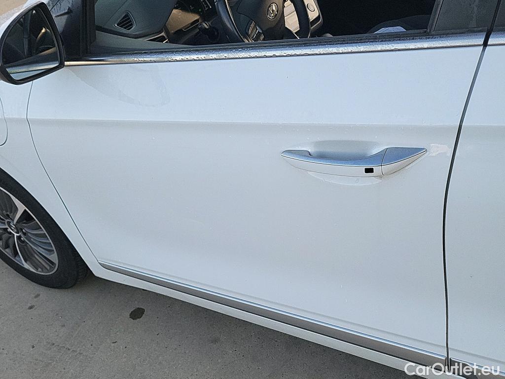  Hyundai   Ioniq HYUNDAI / 2019 / 5P / berlina con portón 1.6 GDI PHEV Tecno DCT #1