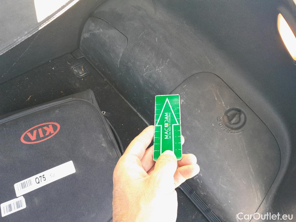  KIA  Niro KIA  / 2019 / 5P / crossover 1.6 GDi PHEV 104kW (141CV) Drive #30