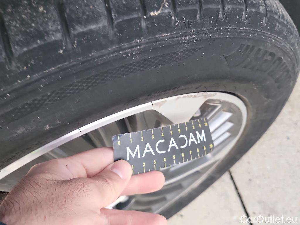  Hyundai   Ioniq HYUNDAI / 2019 / 5P / berlina con portón 1.6 GDI PHEV Tecno DCT #4