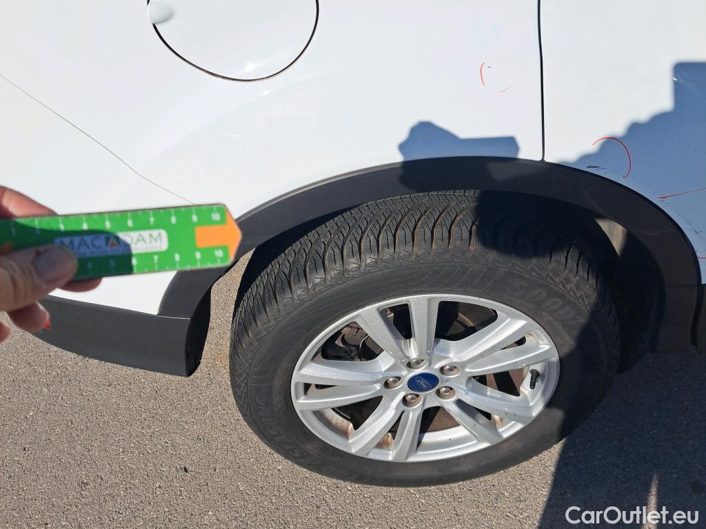  Ford  Kuga FORD  / 2016 / 5P / todoterreno 1.5 EcoBoost 88kW 4x2 Trend+ (CX) #33