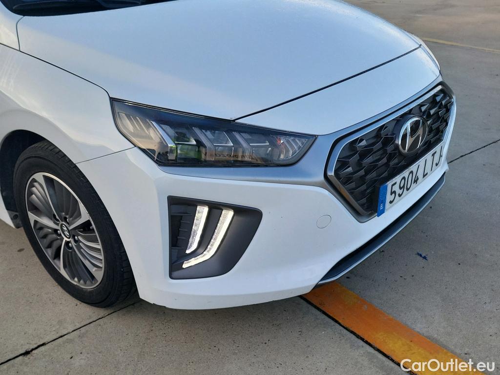  Hyundai   Ioniq HYUNDAI / 2019 / 5P / berlina con portón 1.6 GDI PHEV Tecno DCT #9