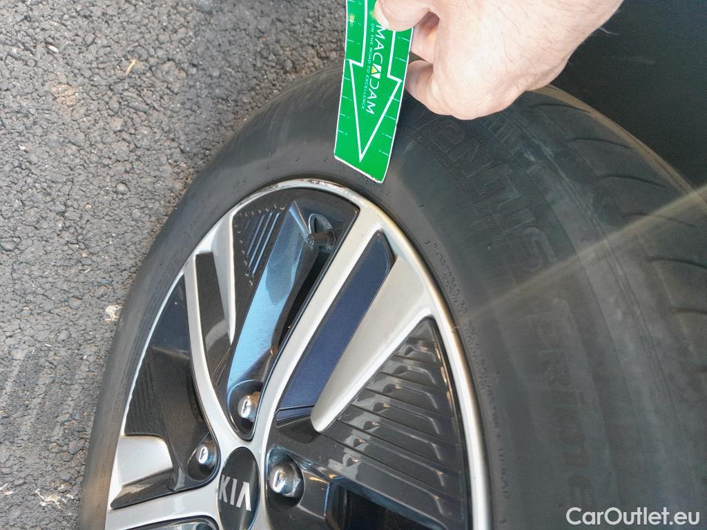  KIA  Niro KIA  / 2019 / 5P / crossover 1.6 GDi PHEV 104kW (141CV) Drive #11