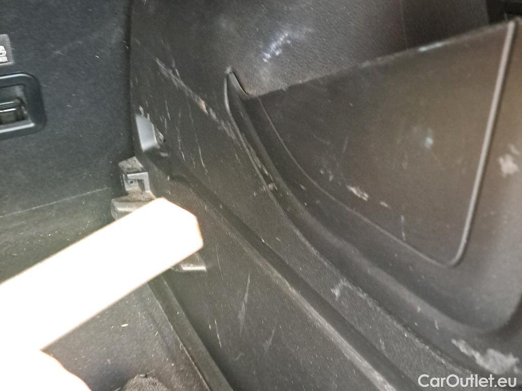 Jeep  Patriot JEEP Renegade / 2014 / 5P / todoterreno 80 Aniversario 1.0G 88kW (120CV) 4x2(SP) #60