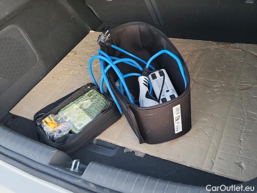  Hyundai   Ioniq HYUNDAI / 2019 / 5P / berlina con portón 1.6 GDI PHEV Tecno DCT #15