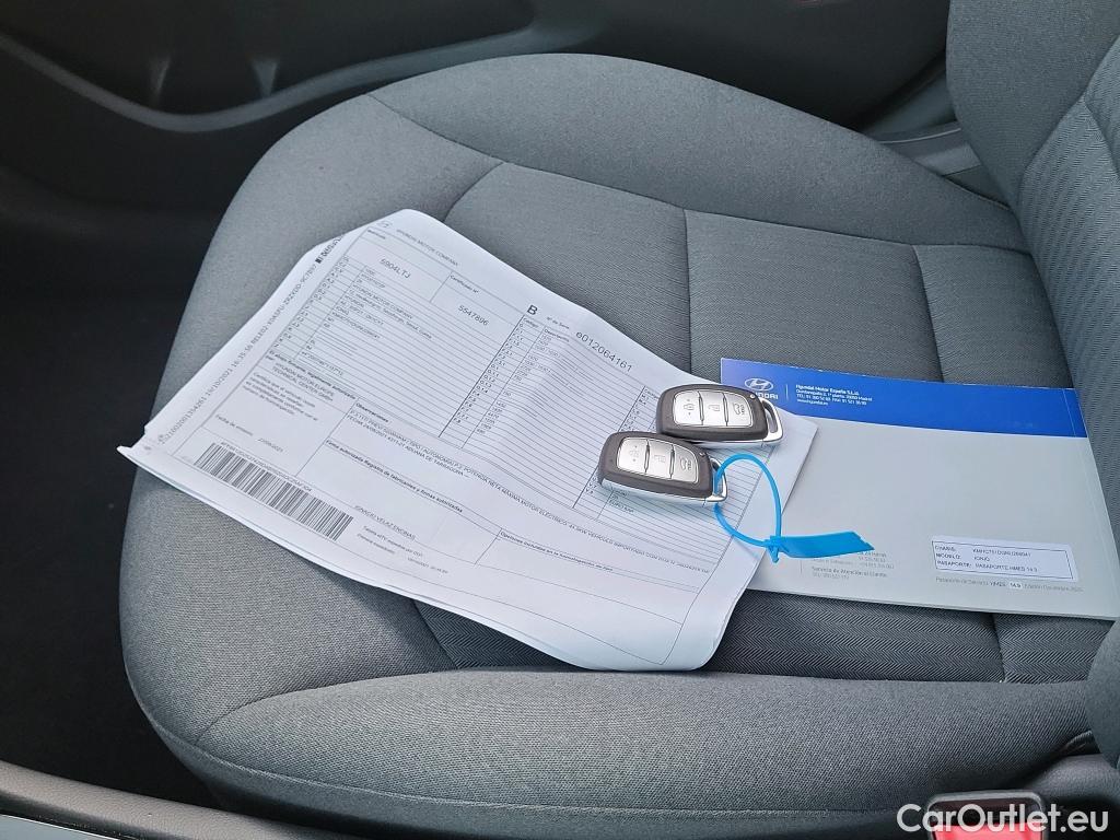  Hyundai   Ioniq HYUNDAI / 2019 / 5P / berlina con portón 1.6 GDI PHEV Tecno DCT #8