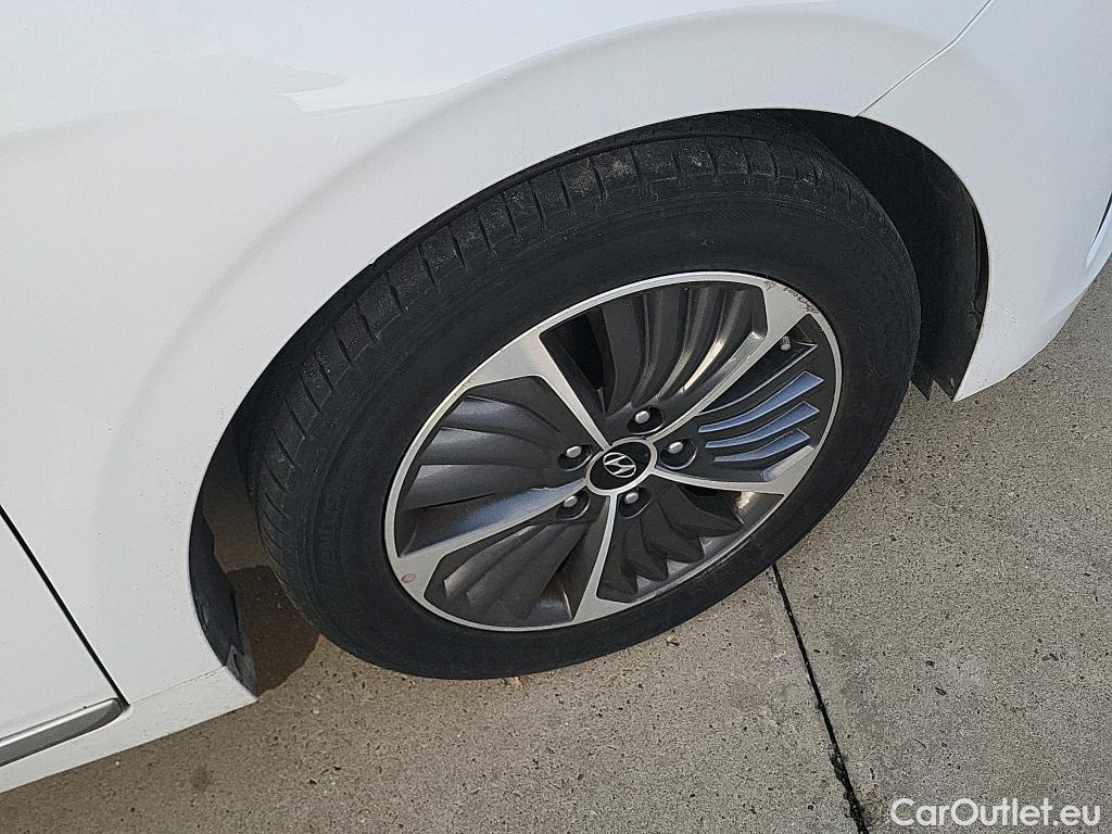  Hyundai   Ioniq HYUNDAI / 2019 / 5P / berlina con portón 1.6 GDI PHEV Tecno DCT #3