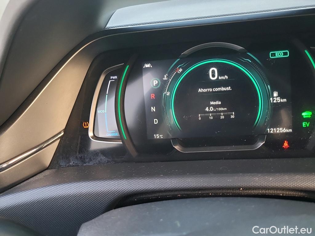  Hyundai   Ioniq HYUNDAI / 2019 / 5P / berlina con portón 1.6 GDI PHEV Tecno DCT #18