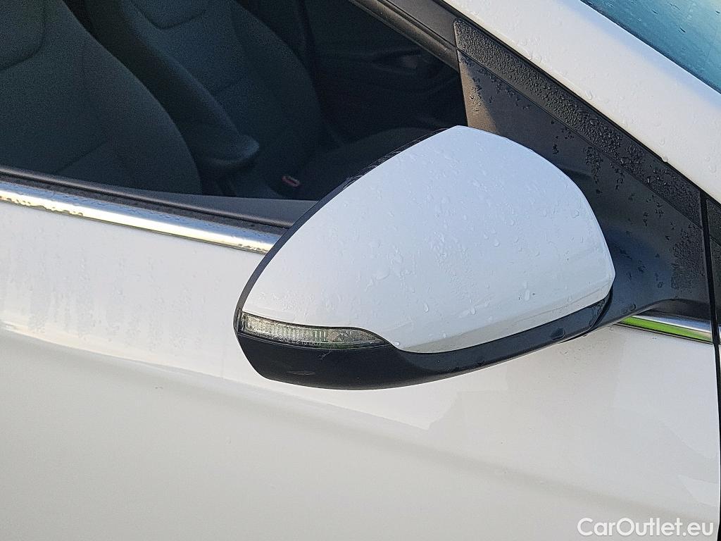  Hyundai   Ioniq HYUNDAI / 2019 / 5P / berlina con portón 1.6 GDI PHEV Tecno DCT #20