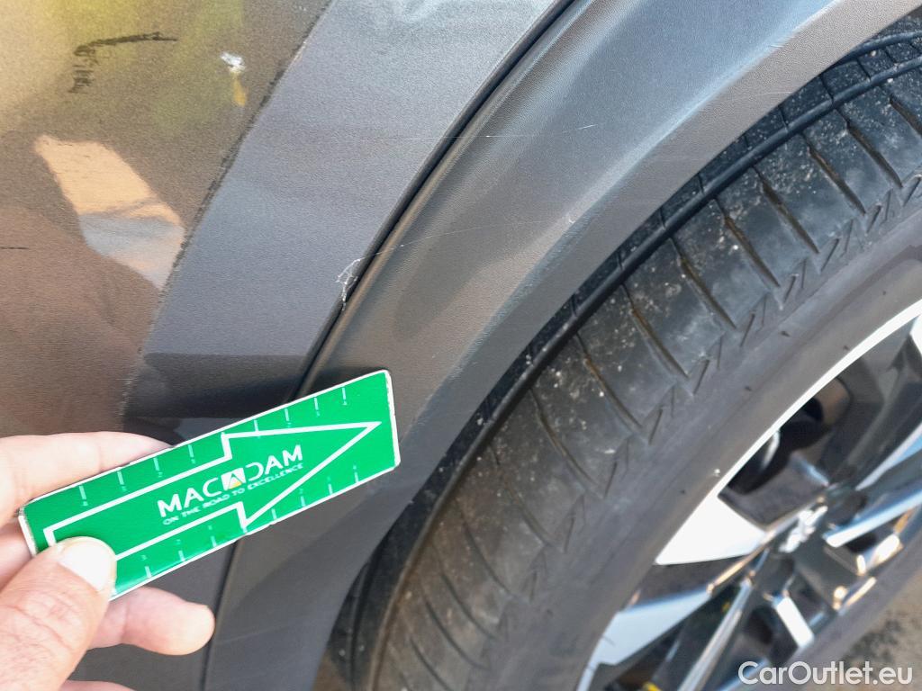  Peugeot  2008 PEUGEOT  / 2019 / 5P / todoterreno Allure Pack Puretech 130 S&S EAT8 (AC2) #27