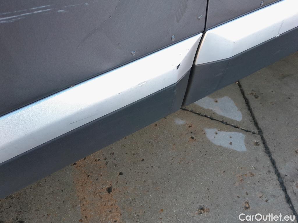  Peugeot  2008 PEUGEOT  / 2019 / 5P / todoterreno Allure Pack Puretech 130 S&S EAT8 (AC2) #30