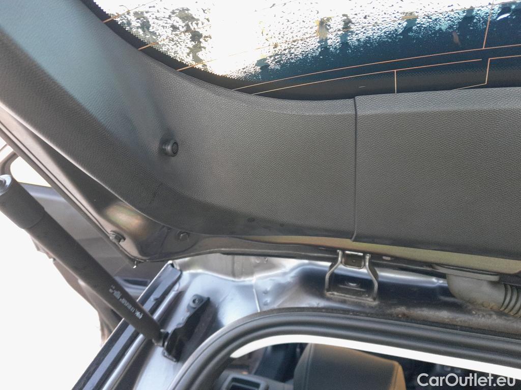  Peugeot  2008 PEUGEOT  / 2019 / 5P / todoterreno Allure Pack Puretech 130 S&S EAT8 (AC2) #13