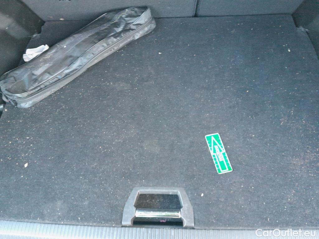  Peugeot  2008 PEUGEOT  / 2019 / 5P / todoterreno Allure Pack Puretech 130 S&S EAT8 (AC2) #8