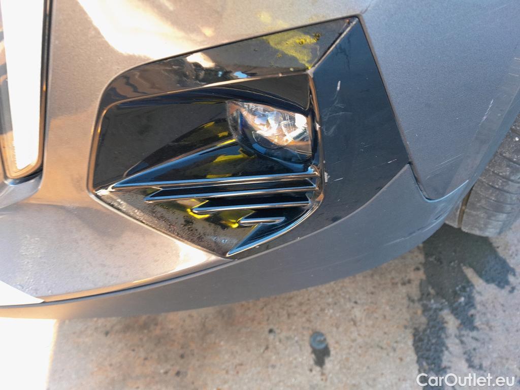  Peugeot  2008 PEUGEOT  / 2019 / 5P / todoterreno Allure Pack Puretech 130 S&S EAT8 (AC2) #32