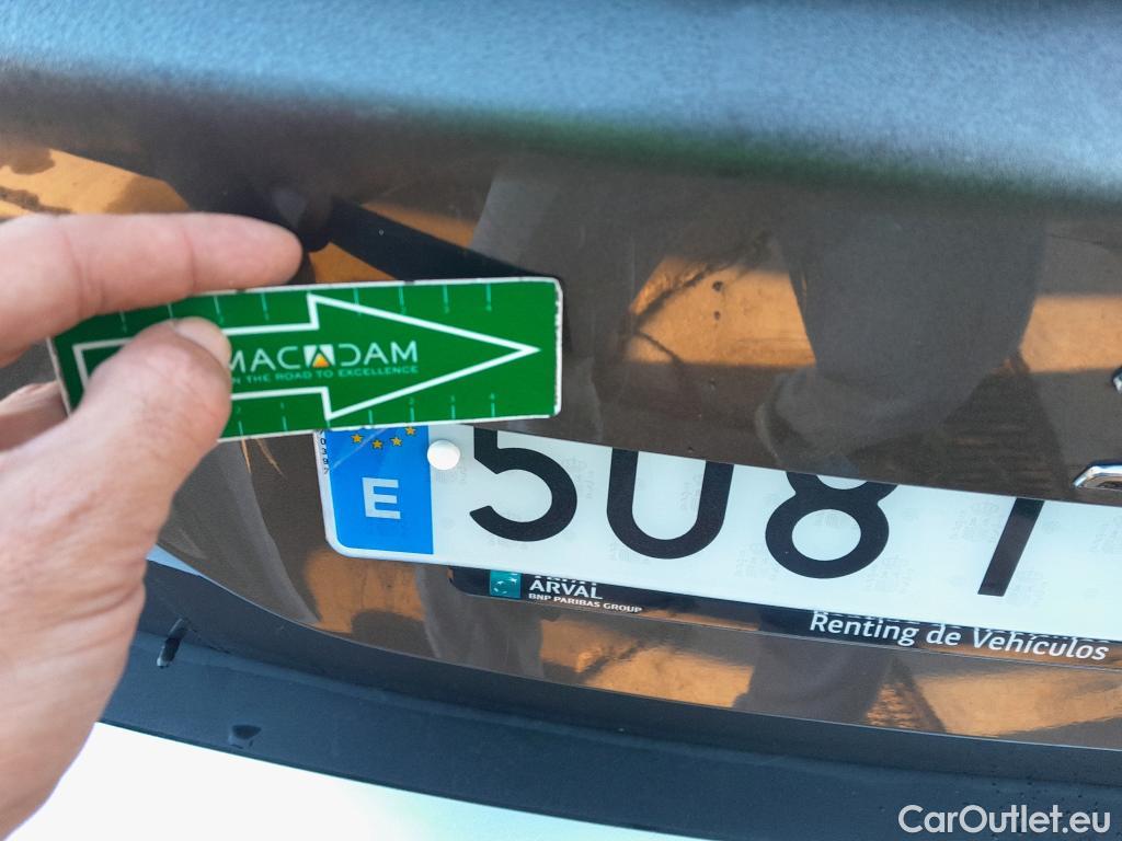  Peugeot  2008 PEUGEOT  / 2019 / 5P / todoterreno Allure Pack Puretech 130 S&S EAT8 (AC2) #2