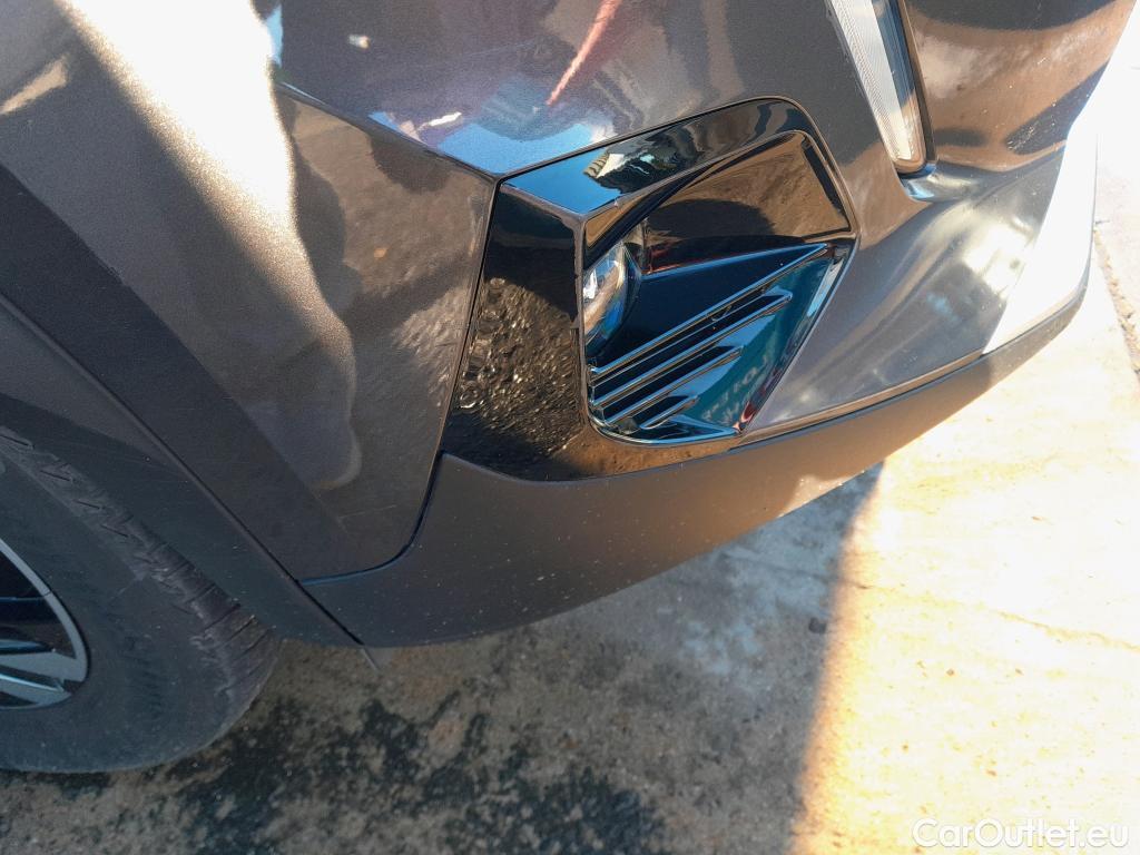  Peugeot  2008 PEUGEOT  / 2019 / 5P / todoterreno Allure Pack Puretech 130 S&S EAT8 (AC2) #18