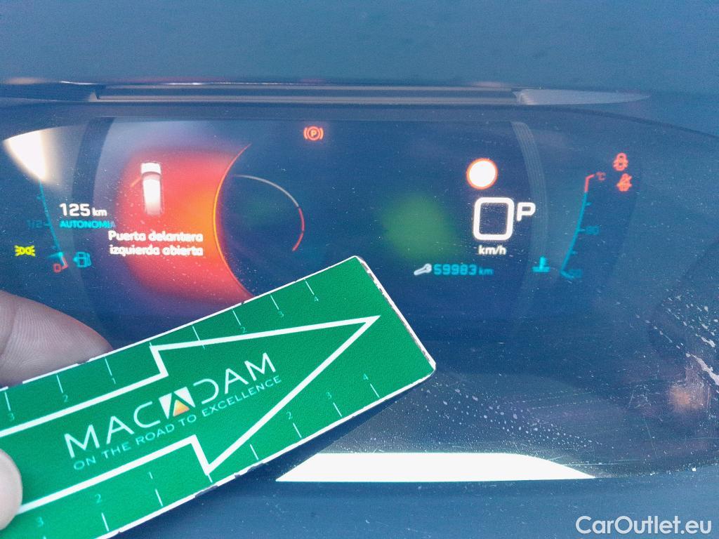  Peugeot  2008 PEUGEOT  / 2019 / 5P / todoterreno Allure Pack Puretech 130 S&S EAT8 (AC2) #29