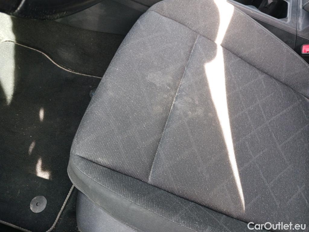  Volkswagen  Golf  VOLKSWAGEN / 2020 / 5P / familiar Life 2.0 TDI 85kW (115CV) DSG Variant #29