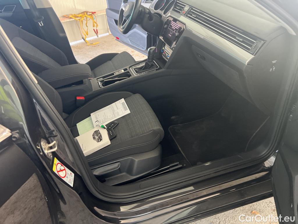 Volkswagen  Passat VOLKSWAGEN  / 2019 / 4P / sedán Executive 2.0 TDI 110kW (150CV) DSG #6