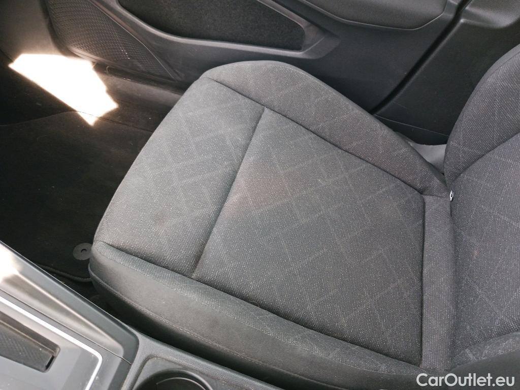  Volkswagen  Golf  VOLKSWAGEN / 2020 / 5P / familiar Life 2.0 TDI 85kW (115CV) DSG Variant #31