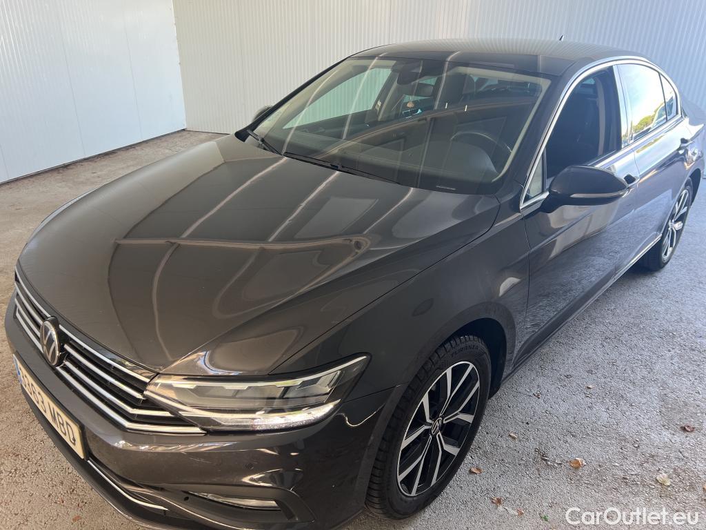 Volkswagen  Passat VOLKSWAGEN  / 2019 / 4P / sedán Executive 2.0 TDI 110kW (150CV) DSG #1