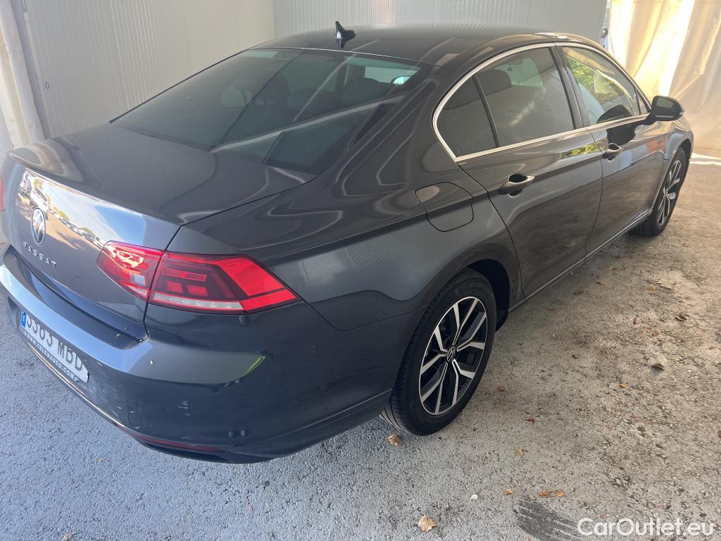Volkswagen  Passat VOLKSWAGEN  / 2019 / 4P / sedán Executive 2.0 TDI 110kW (150CV) DSG #2