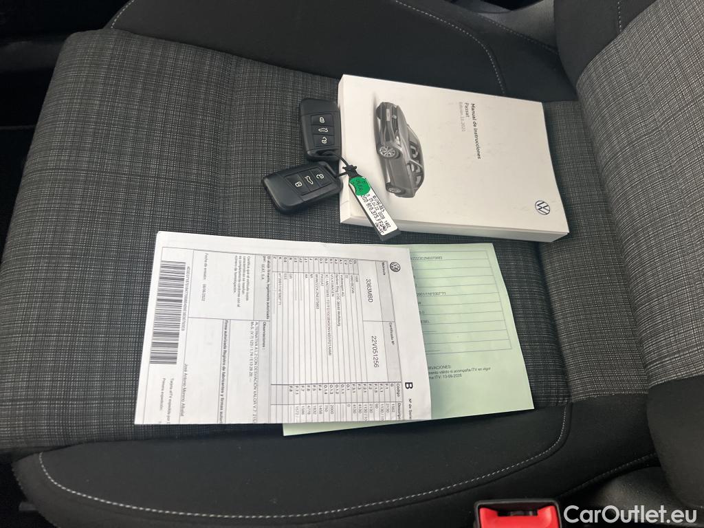 Volkswagen  Passat VOLKSWAGEN  / 2019 / 4P / sedán Executive 2.0 TDI 110kW (150CV) DSG #9