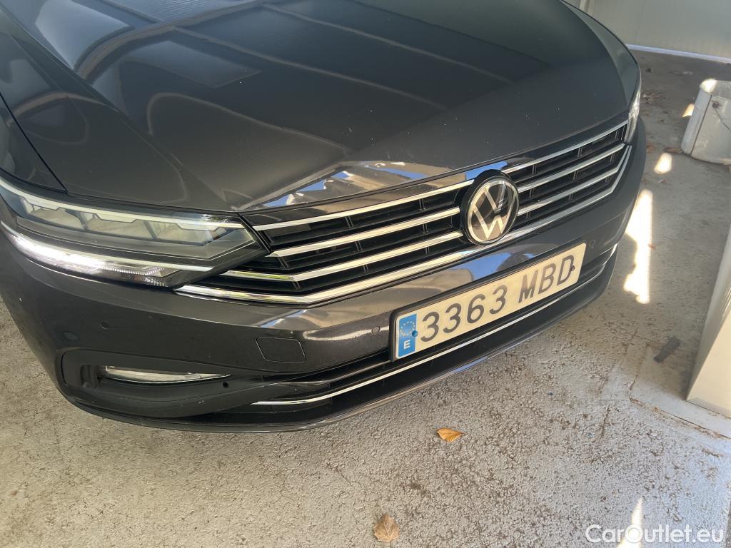 Volkswagen  Passat VOLKSWAGEN  / 2019 / 4P / sedán Executive 2.0 TDI 110kW (150CV) DSG #13