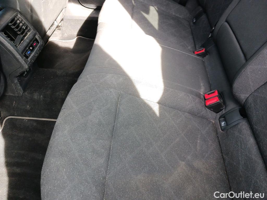  Volkswagen  Golf  VOLKSWAGEN / 2020 / 5P / familiar Life 2.0 TDI 85kW (115CV) DSG Variant #20