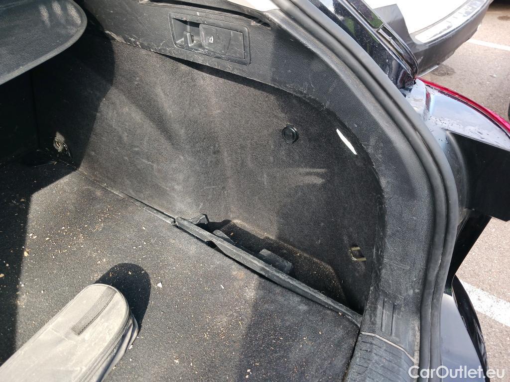  Volkswagen  Golf  VOLKSWAGEN / 2020 / 5P / familiar Life 2.0 TDI 85kW (115CV) DSG Variant #38