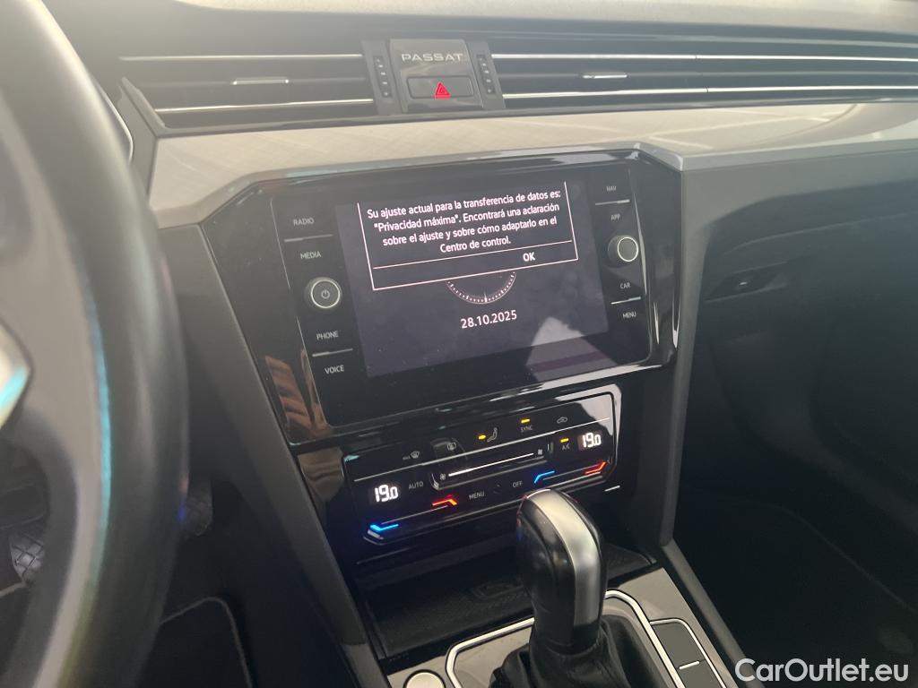 Volkswagen  Passat VOLKSWAGEN  / 2019 / 4P / sedán Executive 2.0 TDI 110kW (150CV) DSG #13