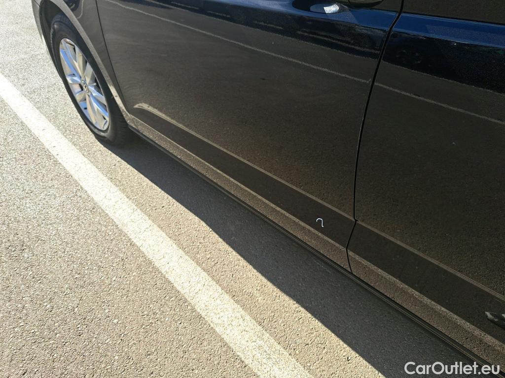  Volkswagen  Touran VOLKSWAGEN  / 2015 / 5P / monovolumen compacto Advance 1.6 TDI 85kW (115CV) #36