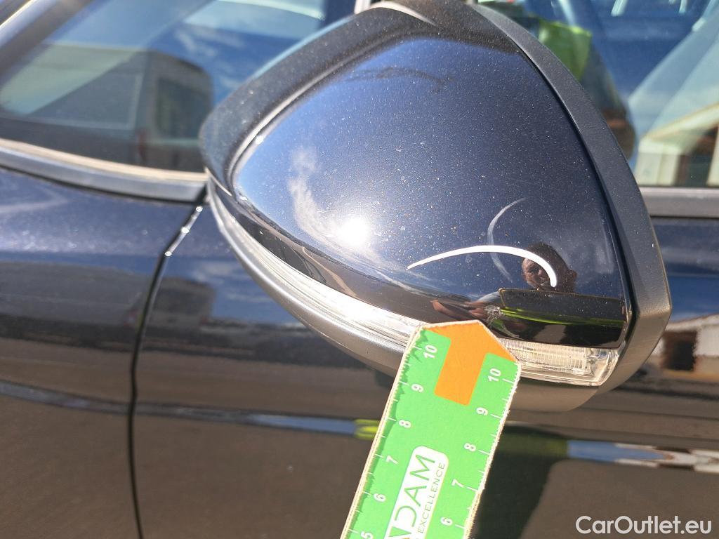  Volkswagen  Touran VOLKSWAGEN  / 2015 / 5P / monovolumen compacto Advance 1.6 TDI 85kW (115CV) #31