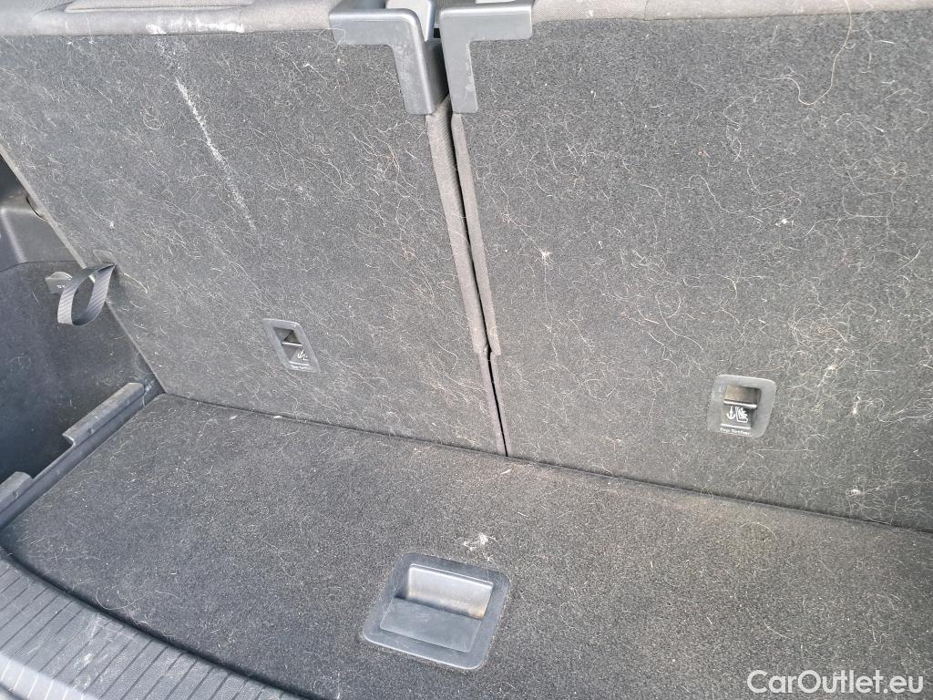  Volkswagen  Touran VOLKSWAGEN  / 2015 / 5P / monovolumen compacto Advance 1.6 TDI 85kW (115CV) #19