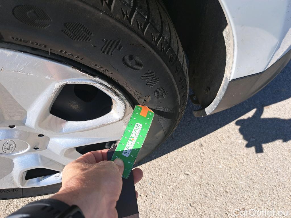  Ford  Transit FORD  Courier/2014/4P/furgón der.turis Van 1.5 TDCi 56kW Trend #68