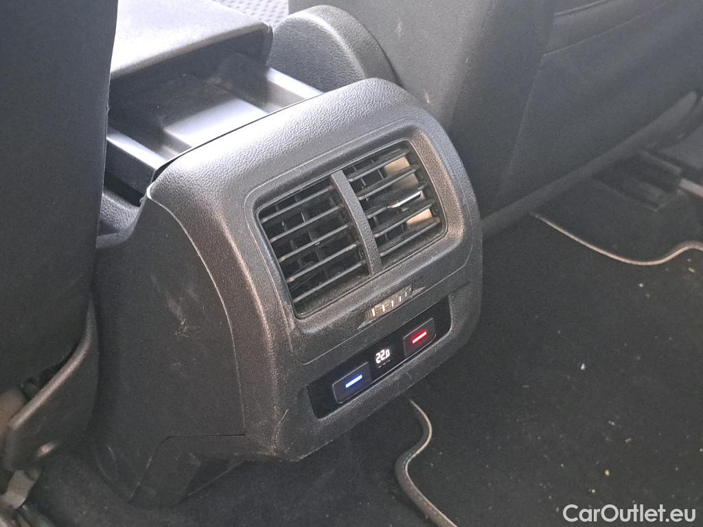  Volkswagen  Touran VOLKSWAGEN  / 2015 / 5P / monovolumen compacto Advance 1.6 TDI 85kW (115CV) #6