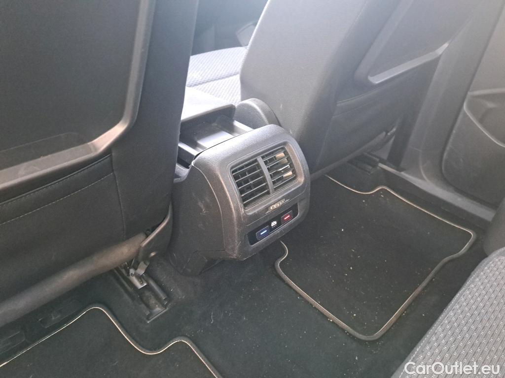  Volkswagen  Touran VOLKSWAGEN  / 2015 / 5P / monovolumen compacto Advance 1.6 TDI 85kW (115CV) #5