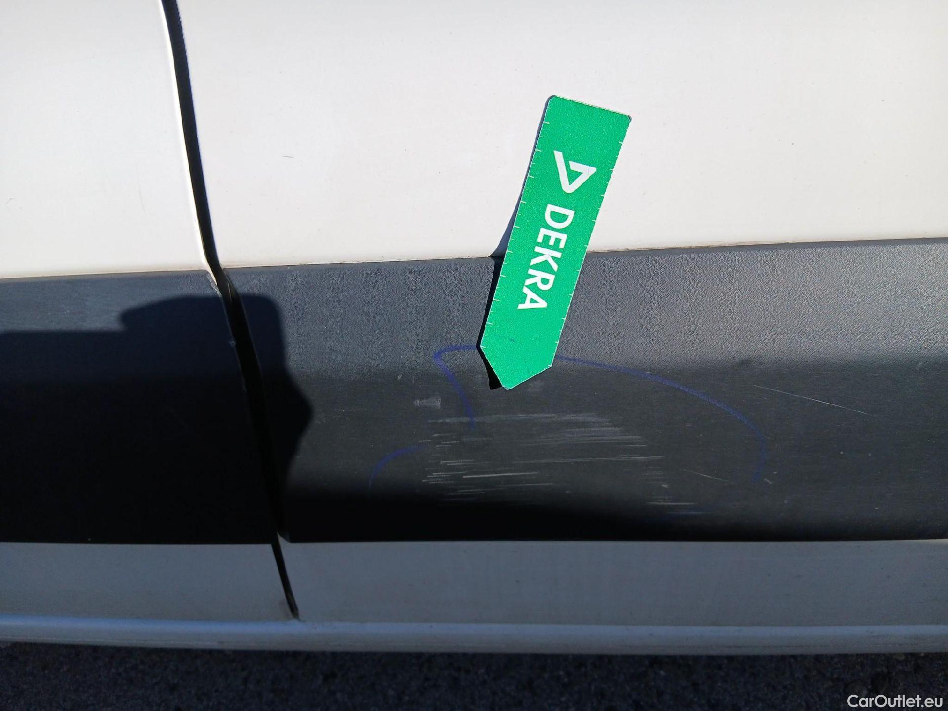  Citroen  Berlingo CITROEN  / 2018 / 4P / combi Talla M BlueHDi 100 LIVE (AC) #7