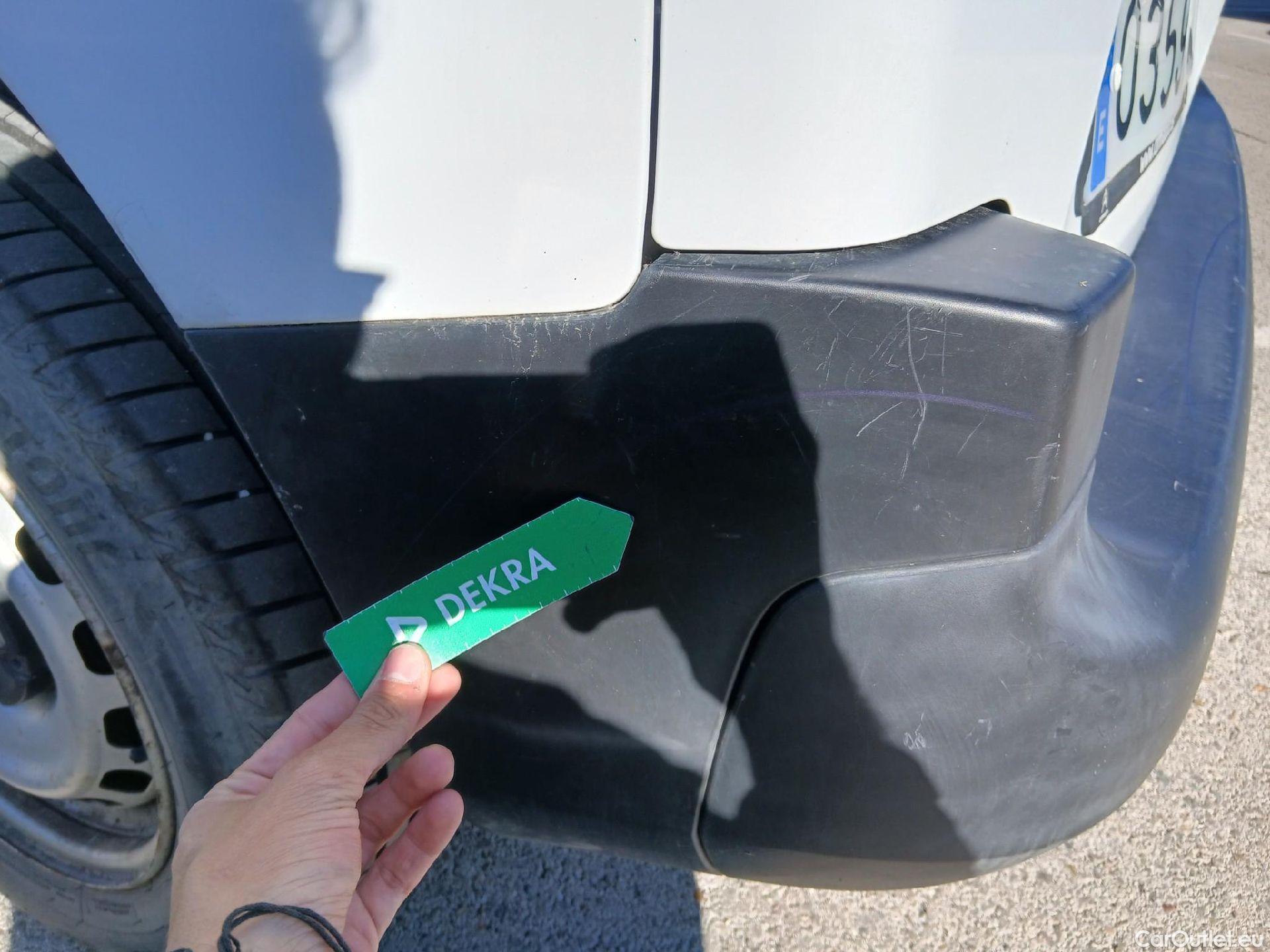  Citroen  Berlingo CITROEN  / 2018 / 4P / combi Talla M BlueHDi 100 LIVE (AC) #10