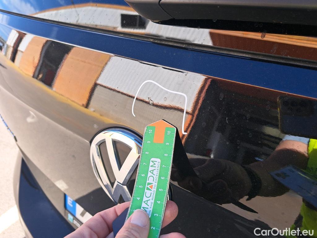  Volkswagen  Touran VOLKSWAGEN  / 2015 / 5P / monovolumen compacto Advance 1.6 TDI 85kW (115CV) #8