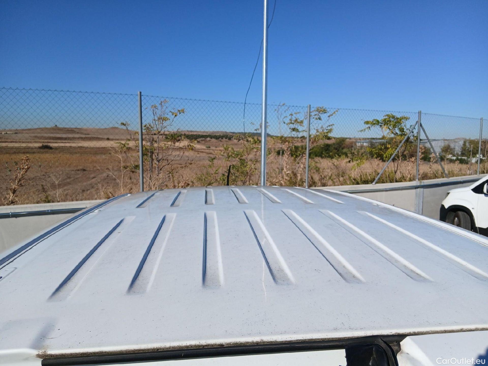  Citroen  Berlingo CITROEN  / 2018 / 4P / combi Talla M BlueHDi 100 LIVE (AC) #17