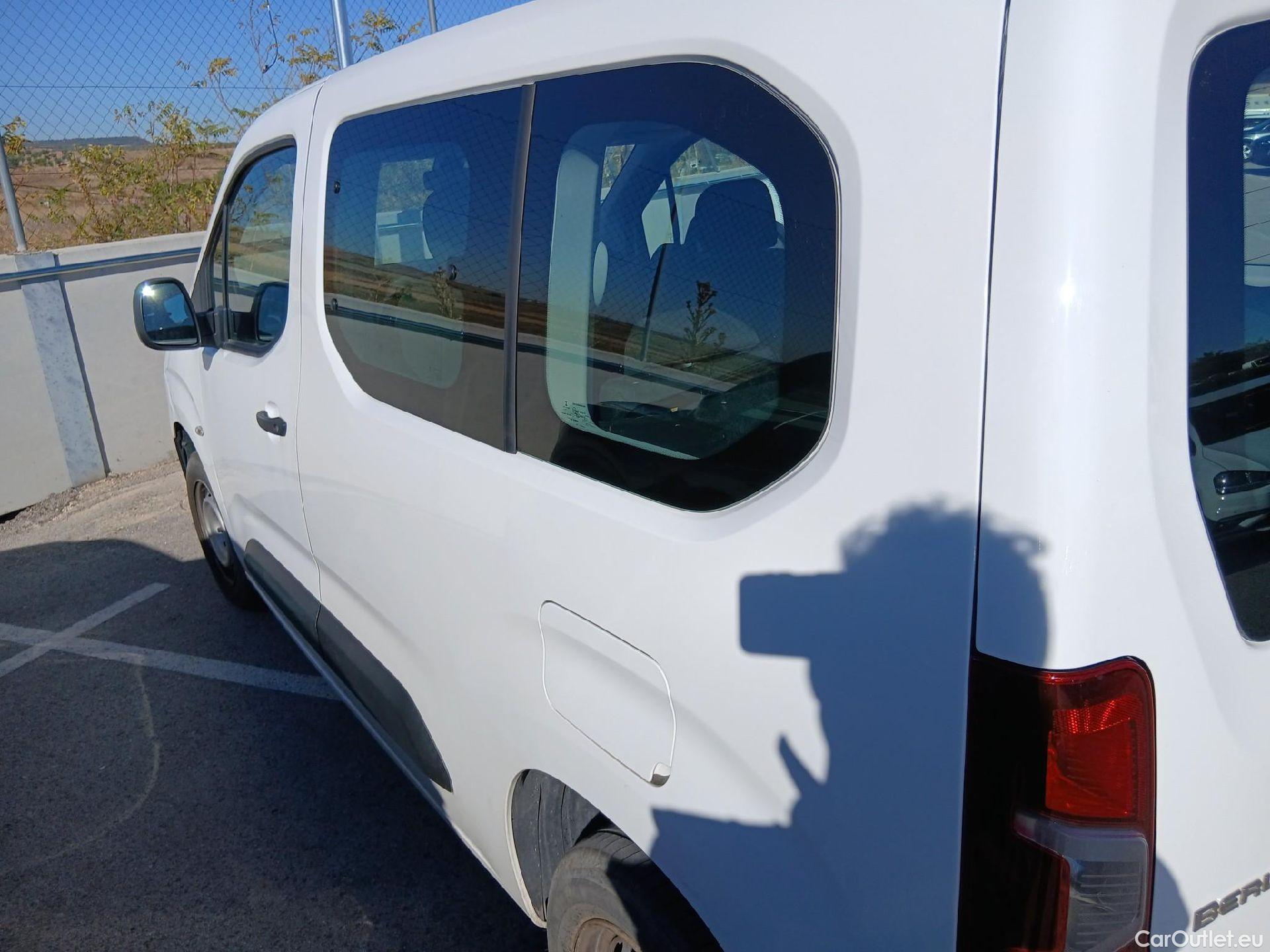  Citroen  Berlingo CITROEN  / 2018 / 4P / combi Talla M BlueHDi 100 LIVE (AC) #8