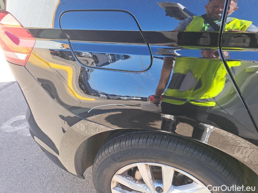  Volkswagen  Touran VOLKSWAGEN  / 2015 / 5P / monovolumen compacto Advance 1.6 TDI 85kW (115CV) #28