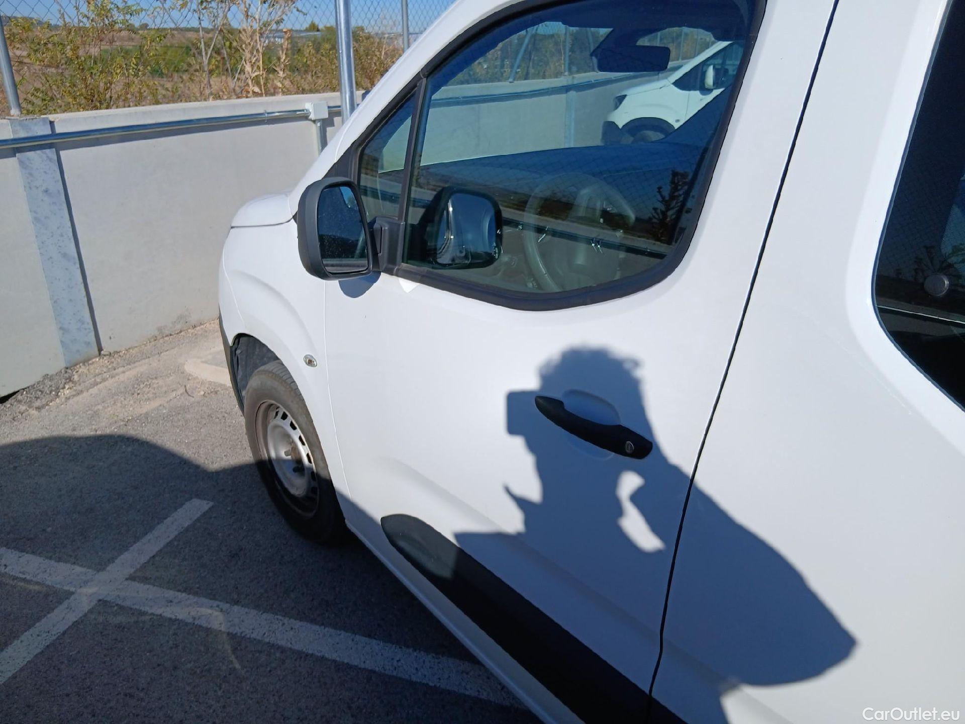  Citroen  Berlingo CITROEN  / 2018 / 4P / combi Talla M BlueHDi 100 LIVE (AC) #5